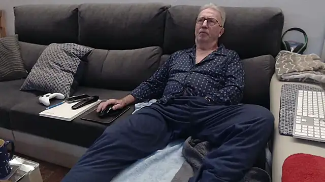 Snapshot of Nudelschwanz chatting on February 2026 09:08:01 PM Nudelschwanz online show from February 2026 09:08:01 PM