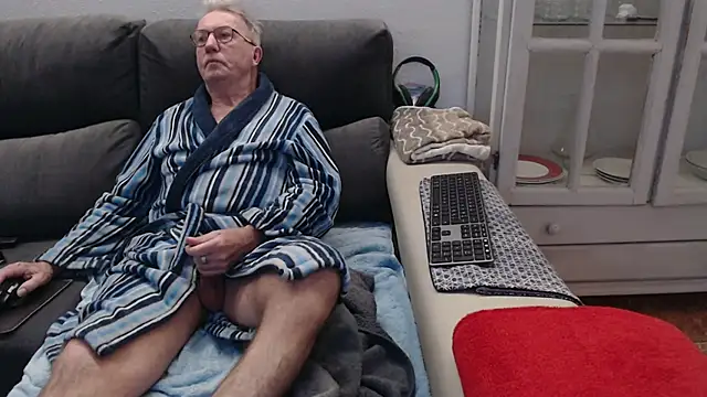 Snapshot of Nudelschwanz chatting on February 2026 06:43:02 AM Nudelschwanz online show from February 2026 06:43:02 AM