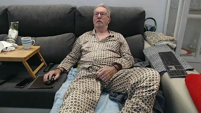 Snapshot of Nudelschwanz chatting on February 2026 05:40:02 AM Nudelschwanz online show from February 2026 05:40:02 AM