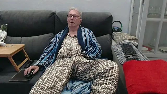 Snapshot of Nudelschwanz chatting on February 2026 10:32:02 PM Nudelschwanz online show from February 2026 10:32:02 PM