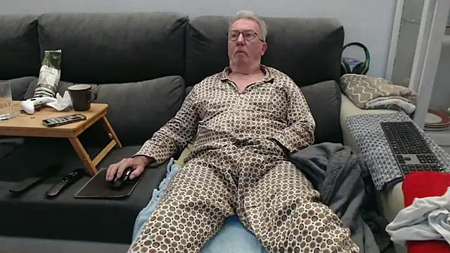 Snapshot of Nudelschwanz chatting on March 2026 05:09:02 AM Nudelschwanz online show from March 2026 05:09:02 AM