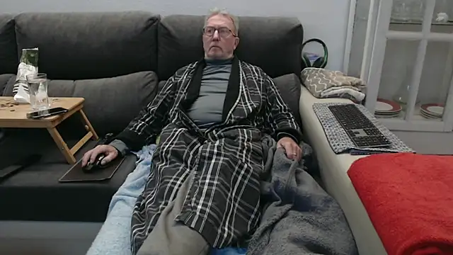 Snapshot of Nudelschwanz chatting on March 2026 06:43:01 PM Nudelschwanz online show from March 2026 06:43:01 PM