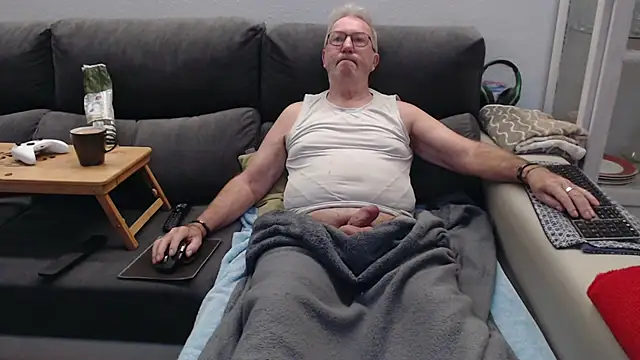 Snapshot of Nudelschwanz chatting on March 2026 06:19:01 AM Nudelschwanz online show from March 2026 06:19:01 AM