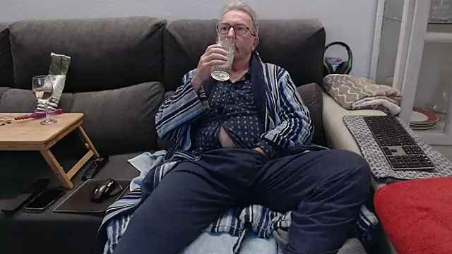 Snapshot of Nudelschwanz chatting on March 2026 09:10:02 PM Nudelschwanz online show from March 2026 09:10:02 PM