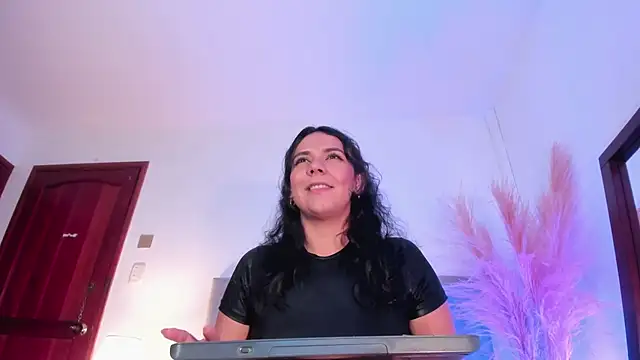 Amber  Davis online show from February 2025 09:18:01 PM