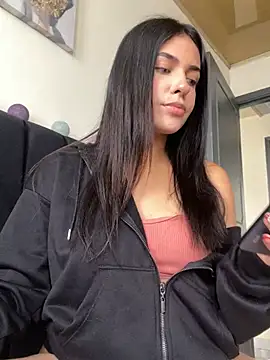 Snapshot of DaphneUwu chatting on December 2024 03:01:01 PM DaphneUwu online show from December 2024 03:01:01 PM