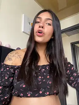 Snapshot of DaphneUwu chatting on February 2025 03:27:02 PM DaphneUwu online show from February 2025 03:27:02 PM