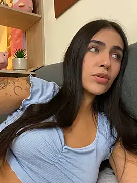 Snapshot of DaphneUwu chatting on October 2025 01:39:02 AM DaphneUwu online show from October 2025 01:39:02 AM