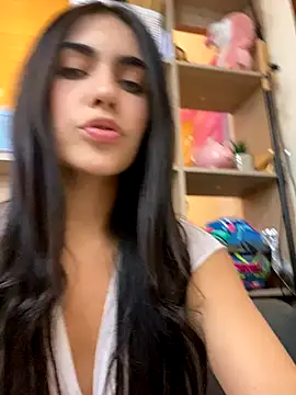 Snapshot of DaphneUwu chatting on November 2025 12:01:02 AM DaphneUwu online show from November 2025 12:01:02 AM