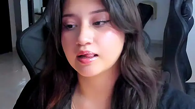 Snapshot of basima_Sajjad chatting on August 2026 07:44:02 AM basima Sajjad online show from August 2026 07:44:02 AM