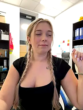 CherryAuroraa online show from December 2024 09:46:01 PM