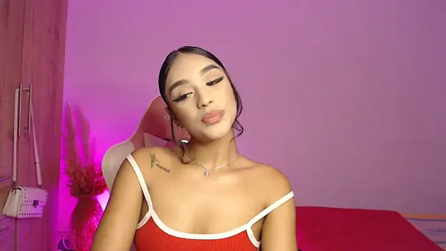 Snapshot of GiltRosebush chatting on December 2024 09:08:01 PM GiltRosebush online show from December 2024 09:08:01 PM