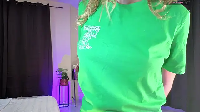 Snapshot of AmelieAxie chatting on January 2026 03:12:02 AM AmelieAxie online show from January 2026 03:12:02 AM