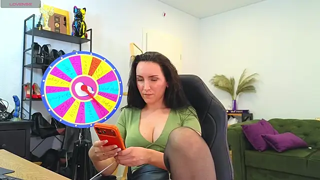 EvaKeks online show from April 2026 06:01:02 PM