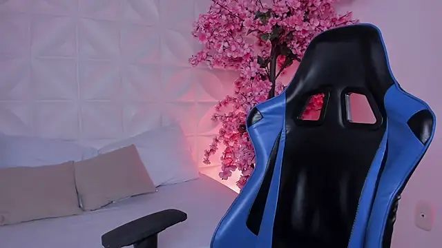 cora 22 online show from December 2025 01:15:01 PM