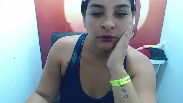 Laura hottt online show from October 2025 05:10:02 PM