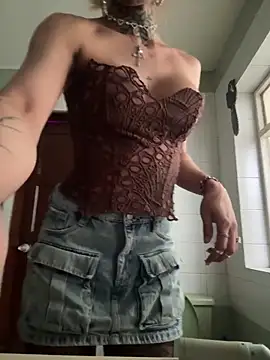 caroline cossei online show from April 2026 07:22:01 PM