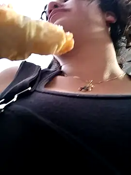 Snapshot of francesca_baker1007 chatting on December 2024 10:45:01 PM francesca baker1007 online show from December 2024 10:45:01 PM