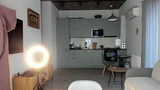 Snapshot of julias_tapes chatting on January 2025 02:14:01 PM julias tapes online show from January 2025 02:14:01 PM