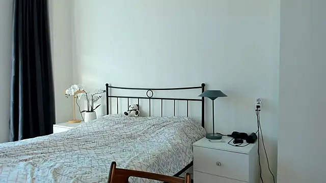 Snapshot of julias_tapes chatting on March 2025 05:51:01 AM julias tapes online show from March 2025 05:51:01 AM