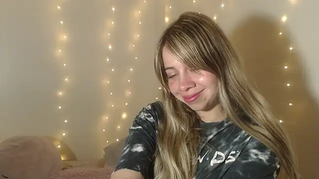 Snapshot of SweetSofty chatting on March 2026 10:24:02 PM SweetSofty online show from March 2026 10:24:02 PM