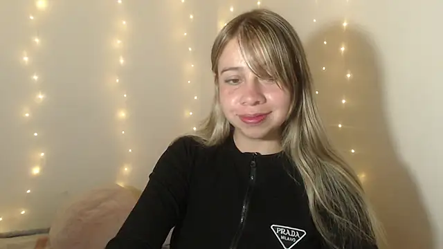 Snapshot of SweetSofty chatting on March 2026 10:02:01 PM SweetSofty online show from March 2026 10:02:01 PM