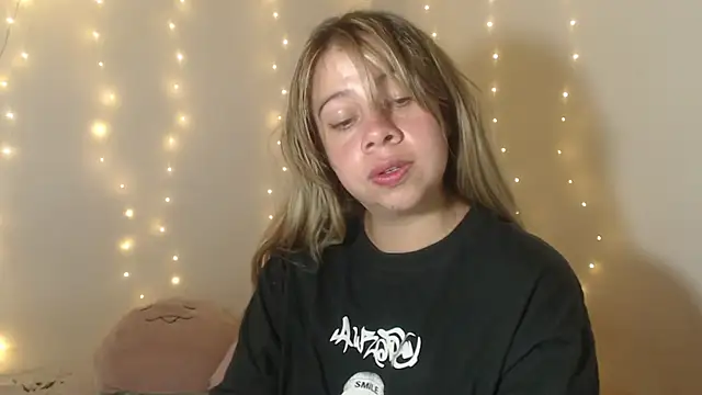 Snapshot of SweetSofty chatting on April 2026 10:16:01 PM SweetSofty online show from April 2026 10:16:01 PM