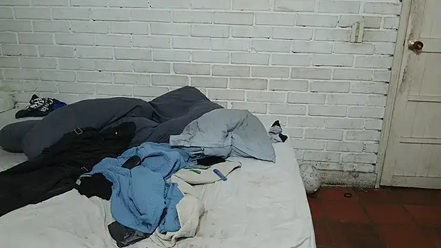 Snapshot of valeriaswang_Lucas chatting on December 2025 08:38:01 PM valeriaswang Lucas online show from December 2025 08:38:01 PM