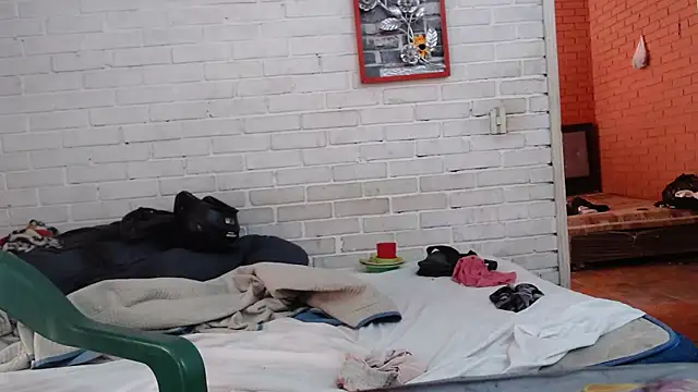 Snapshot of valeriaswang_Lucas chatting on February 2026 08:14:02 PM valeriaswang Lucas online show from February 2026 08:14:02 PM