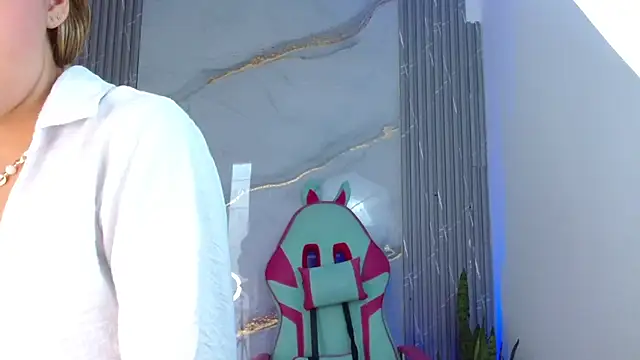 sofia henaok online show from February 2025 09:58:02 PM