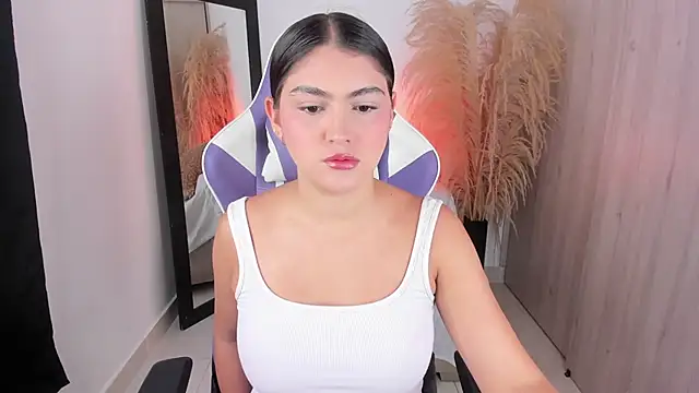 sofia henaok online show from December 2025 09:21:02 PM