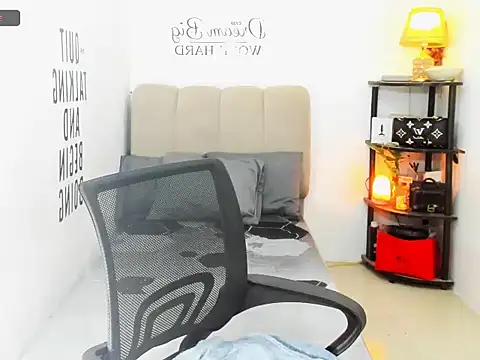 Trixie Mattel21 online show from April 2026 11:10:02 PM