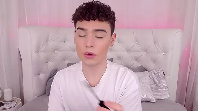 RobbyCharming online show from September 2025 03:38:02 AM