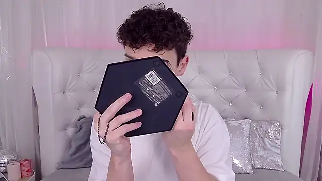 RobbyCharming online show from October 2025 03:36:01 AM