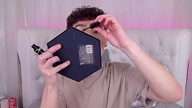 RobbyCharming online show from October 2025 03:38:01 AM