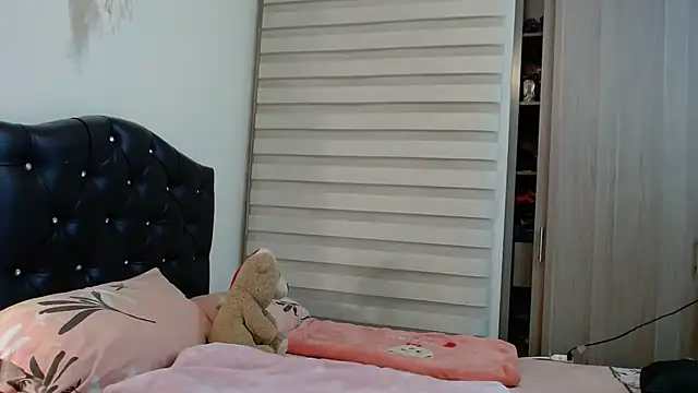 Snapshot of gooddes303salome chatting on January 2026 04:04:02 AM gooddes303salome online show from January 2026 04:04:02 AM