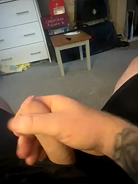 Averagematt1991 online show from December 2025 03:18:02 PM