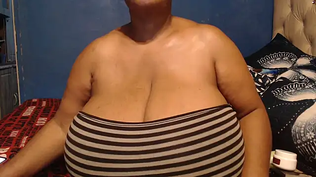 Snapshot of CUTEFIRMMELONSS chatting on March 2026 08:37:01 PM CUTEFIRMMELONSS online show from March 2026 08:37:01 PM