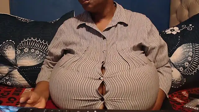 Snapshot of CUTEFIRMMELONSS chatting on March 2026 04:16:01 AM CUTEFIRMMELONSS online show from March 2026 04:16:01 AM