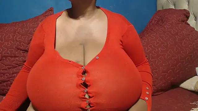 Snapshot of CUTEFIRMMELONSS chatting on April 2026 08:47:01 PM CUTEFIRMMELONSS online show from April 2026 08:47:01 PM