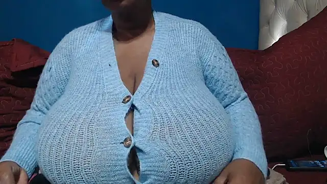 CUTEFIRMMELONSS online show from May 2026 07:03:01 AM