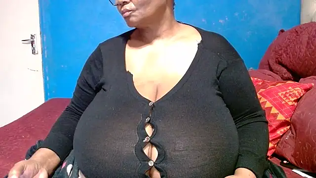 CUTEFIRMMELONSS online show from June 2026 01:28:01 PM