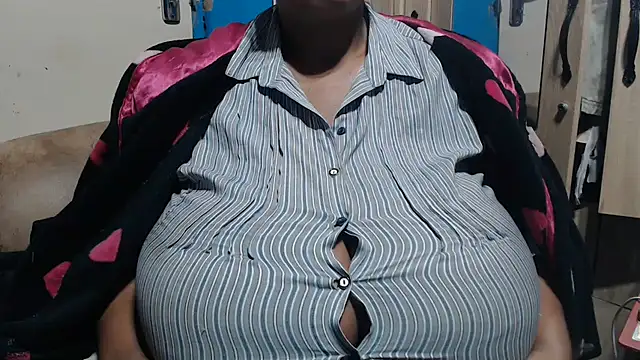 CUTEFIRMMELONSS online show from July 2026 06:10:01 PM