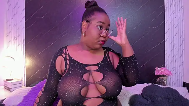 Snapshot of Darnellqueen chatting on November 2025 04:44:01 AM Darnellqueen online show from November 2025 04:44:01 AM