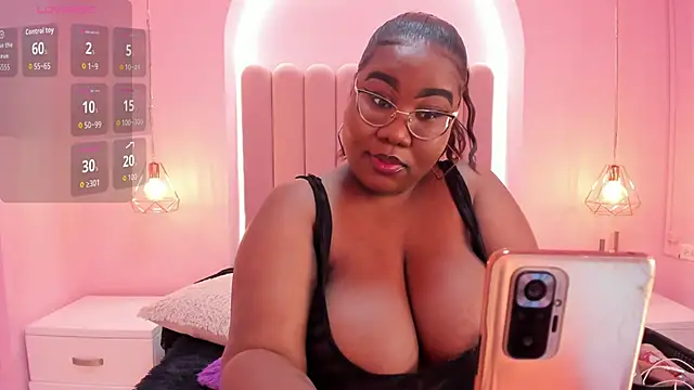 Snapshot of Darnellqueen chatting on February 2026 04:32:01 AM Darnellqueen online show from February 2026 04:32:01 AM