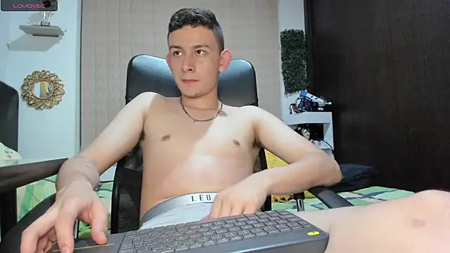 Snapshot of Christ_Miller3 chatting on March 2025 02:16:01 AM Christ Miller3 online show from March 2025 02:16:01 AM