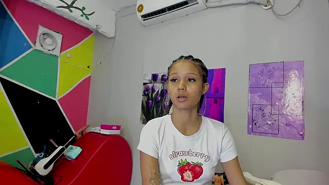 MarianaManzur online show from March 2025 01:36:01 PM