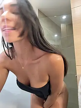 EllaSanz  online show from February 2025 08:00:01 PM