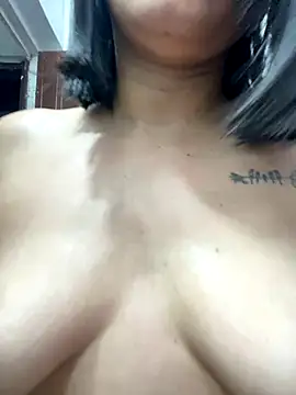 Snapshot of Lucia-Candy chatting on December 2024 01:25:01 AM Lucia-Candy online show from December 2024 01:25:01 AM