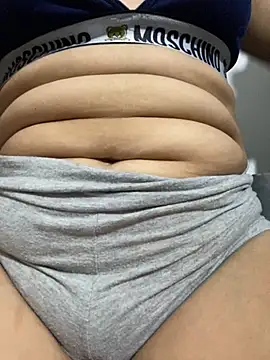 Snapshot of Lucia-Candy chatting on October 2025 02:37:02 AM Lucia-Candy online show from October 2025 02:37:02 AM